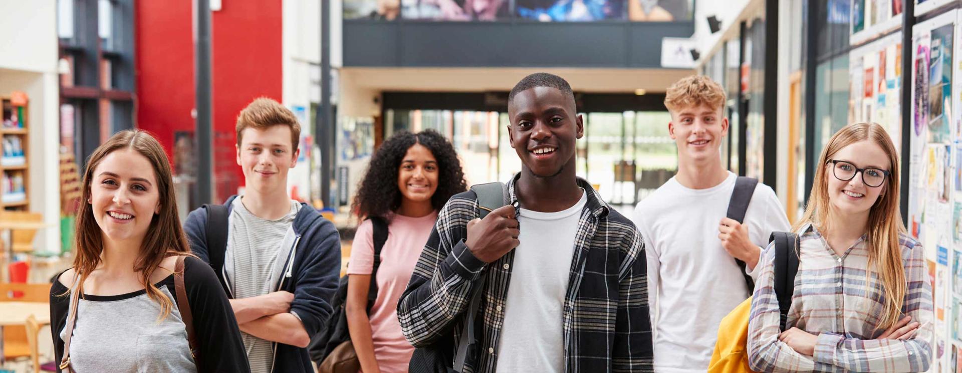 Groupe de jeunes - avantages de l'alternance