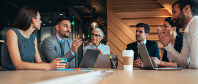 Personnes en réunion