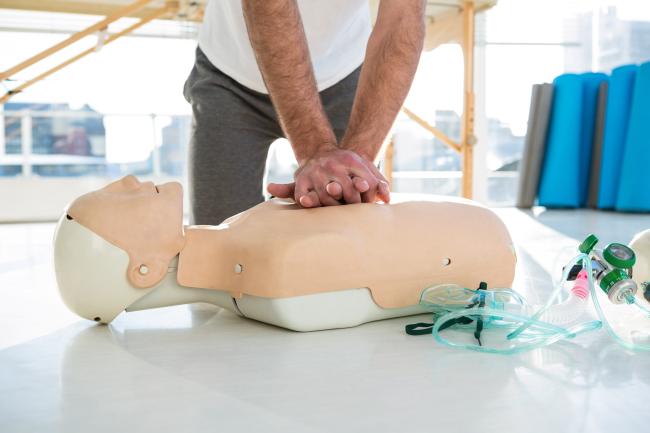 1er secours sur un mannequin
