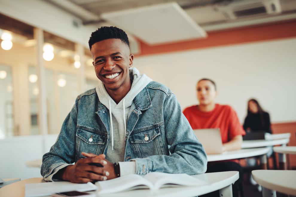 Personnes dans une salle de classe